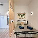 Colorful Condo By The Danube ---Free Parking---