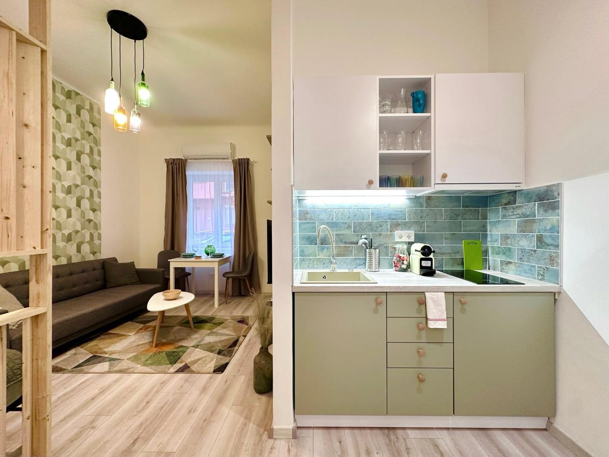 Colorful By The Danube Apartment